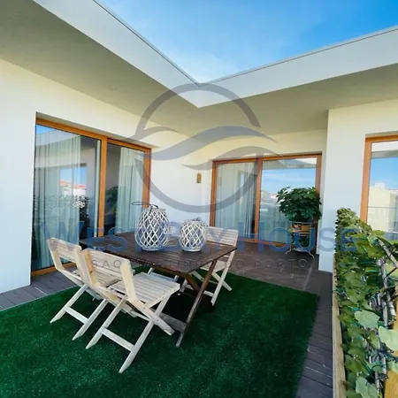 West Bay House Pensjonat 4*